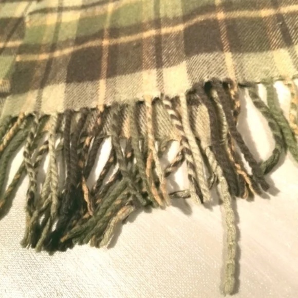 ❤️ Soft Plaid Neutral Scarf - Picture 3 of 4